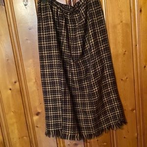 Size 16W Women’s checkered skirt Tag cut out